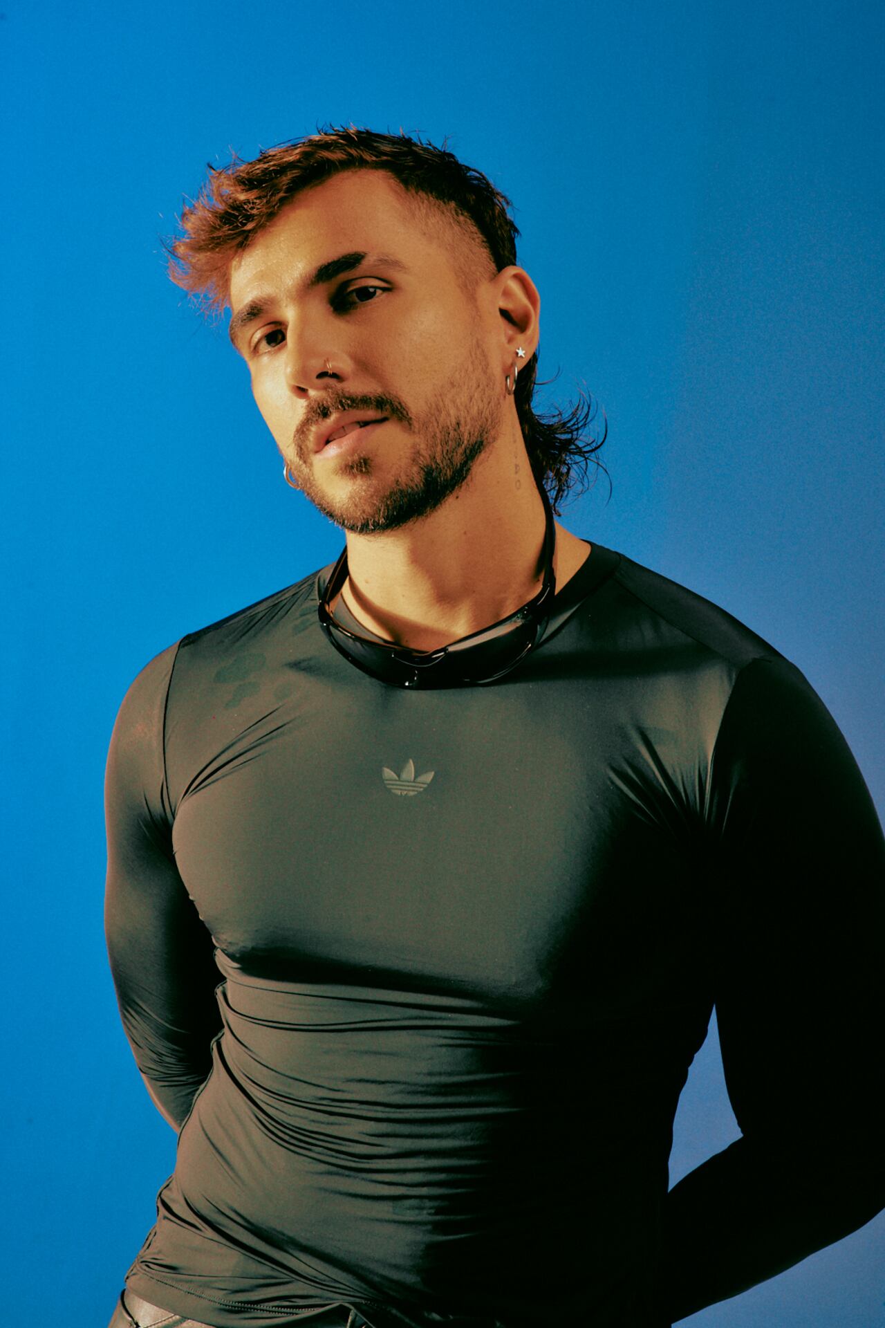 El cantante y compositor colombiano Juan Duque, una de las voces actuales más fuertes de la escena urbana, lanza su nuevo sencillo “Ojalá”. Habló con SEMANA.