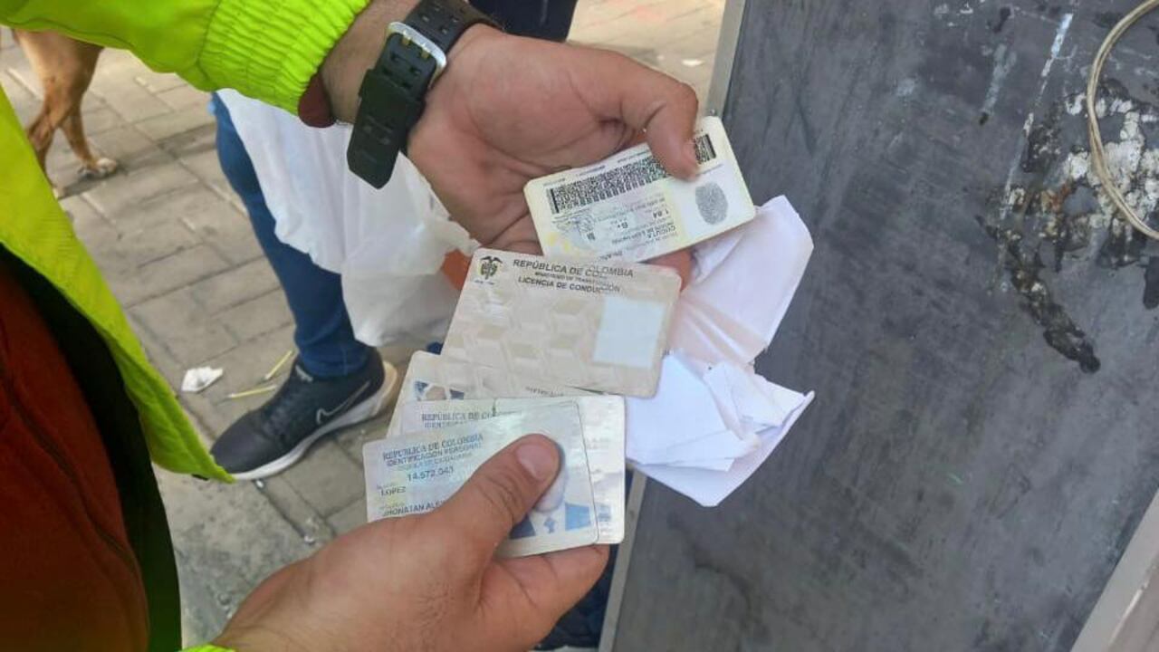 Algunos de los documentos incautados a la banda que se dedicaba a la falsificación de los mismos, en Barranquilla.