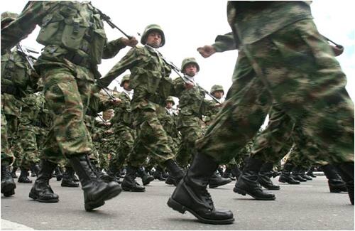 Comienzan su recorrido en la Plaza de Bolívar y lo terminan en el Parque Nacional, de Bogotá. 