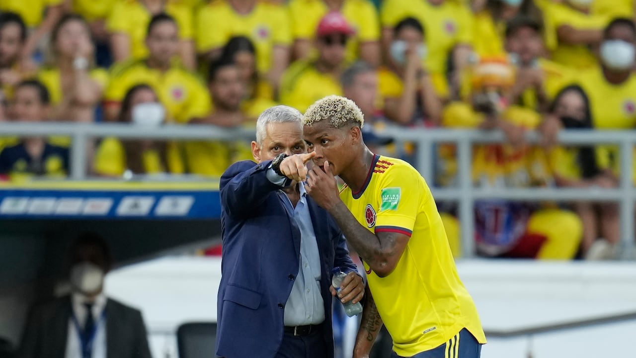 Colombia's coach Reinaldo Rueda gives direction to his player Colombia's Wilmar Barrios during a qualifying soccer match against Peru for the FIFA World Cup Qatar 2022 at Roberto Melendez stadium in Barranquilla, Colombia, Friday, Jan. 28, 2022. (AP Photo/Fernando Vergara)