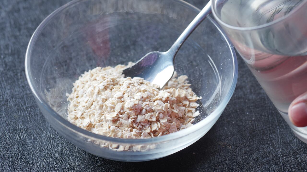 El agua de avena se puede preparar de varias maneras.