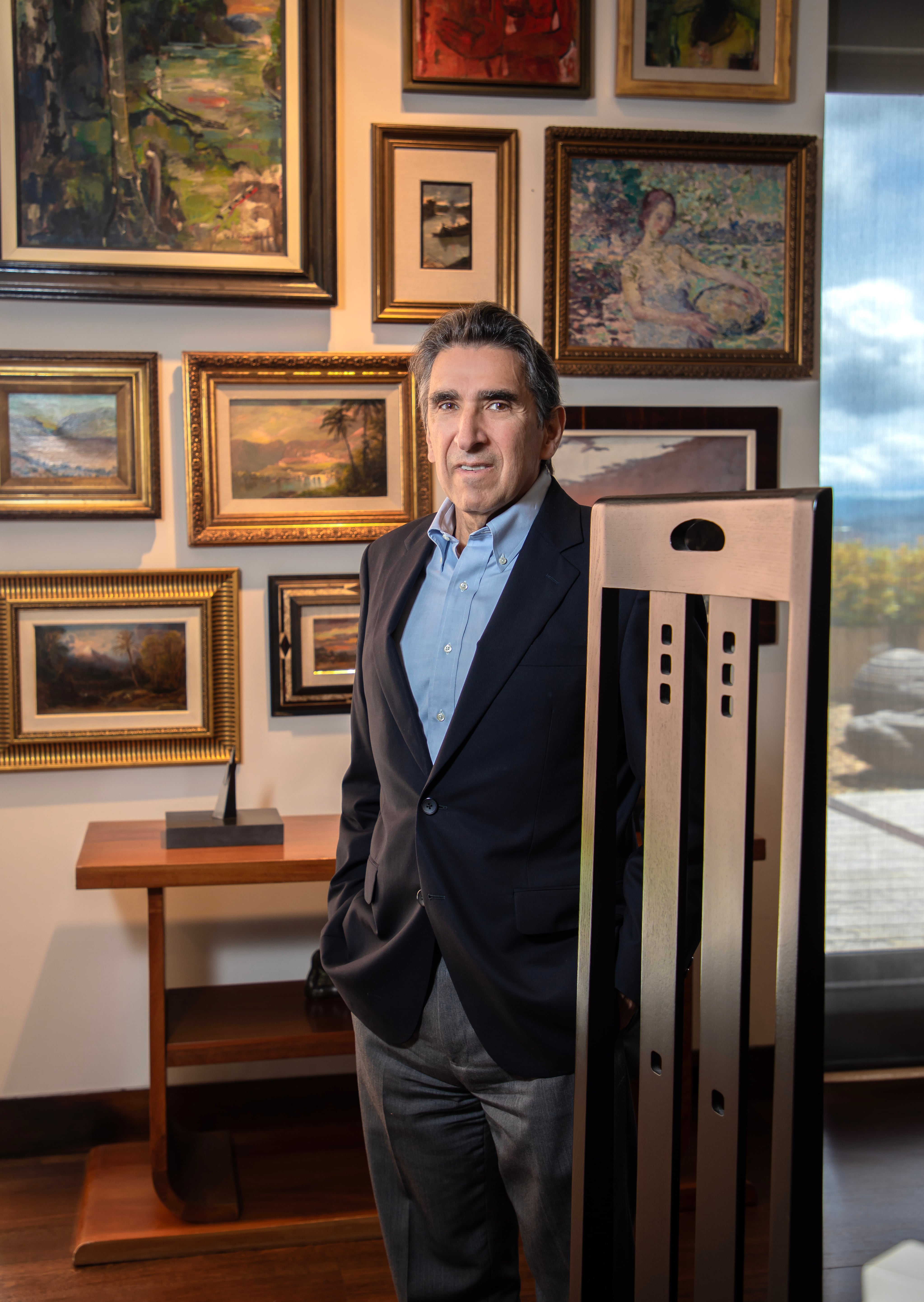 Meticuloso, metódico y un gran intelectual. José Darío Gutiérrez es dueño de una reputación intachable, fruto de su empeño por preservar la historia del arte en el país.