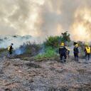 Los organismos de emergencia piden ayuda aérea.