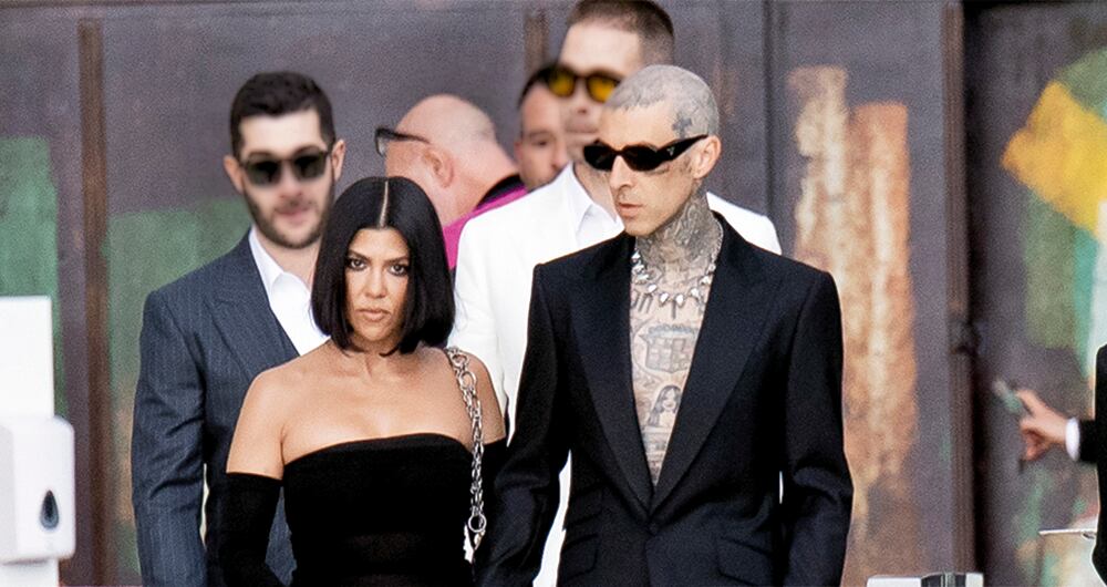 La pareja se conocía hace mas de 10 años, sin embargo, fue hasta 2019 que empezaron los rumores, y a finales de 2020 se confirmó la relación entre el baterista y la mayor de las Kardashian.