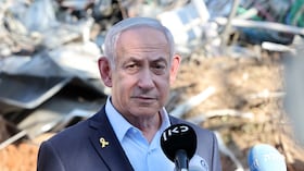 El primer ministro de Israel, Benjamin Netanyahu, entregó una declaración durante una visita al sitio del Instituto de Ciencias Weizmann, que fue alcanzado por un bombardeo de misiles iraníes, en la ciudad de Rehovot.
