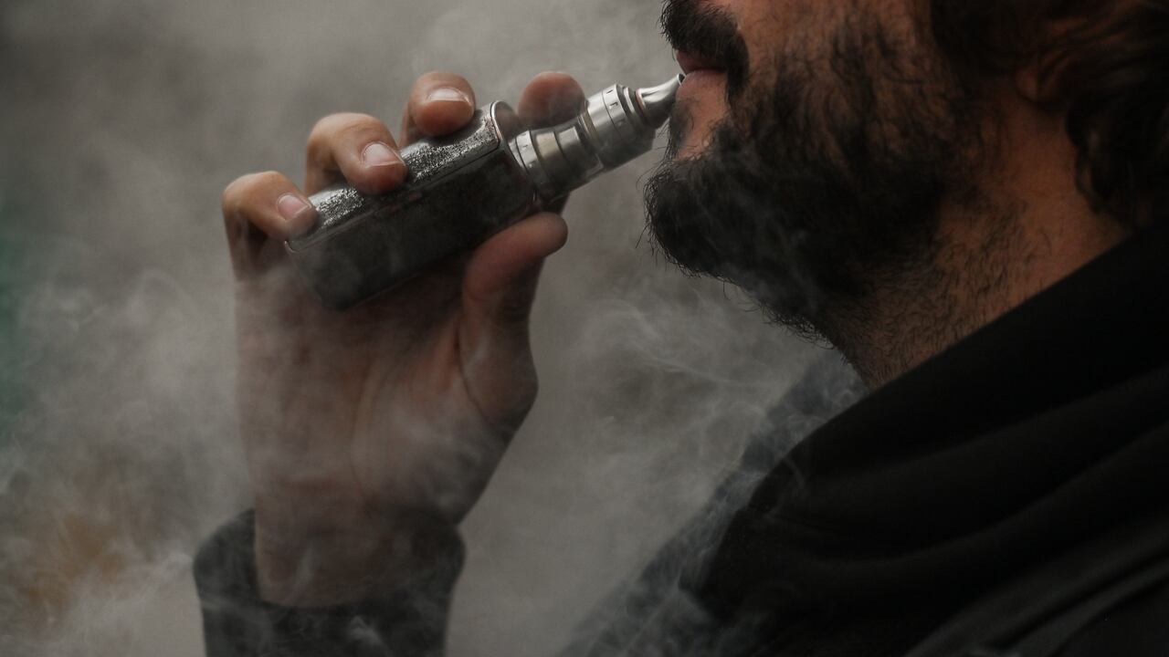 Los efectos adictivos de la nicotina son similares en los cigarrillos tradicionales como en los electrónicos, señala estudio de la Javeriana.