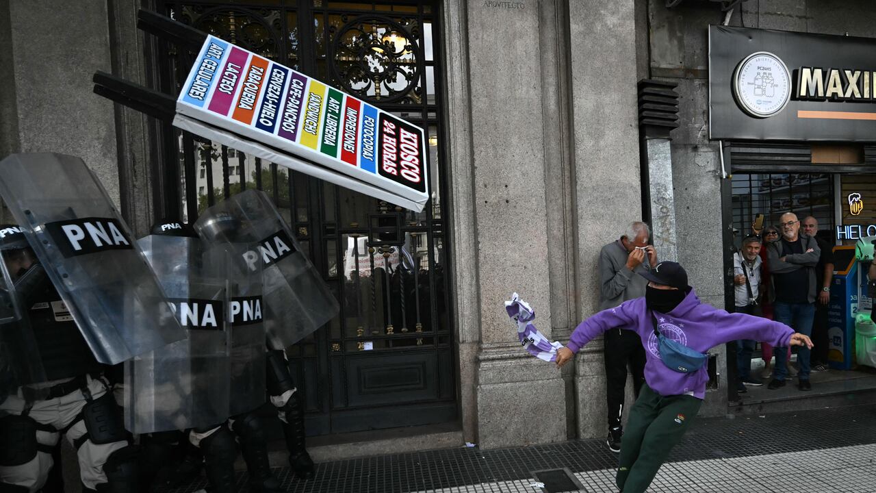 Más de 20 personas resultaron heridas por las represiones policiales a los manifestantes el pasado miércoles.