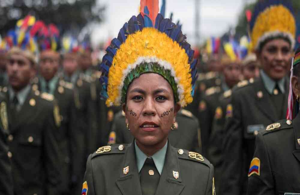 Más de 10.500 miembros de las fuerzas militares rindieron honores a la bandera colombiana. 