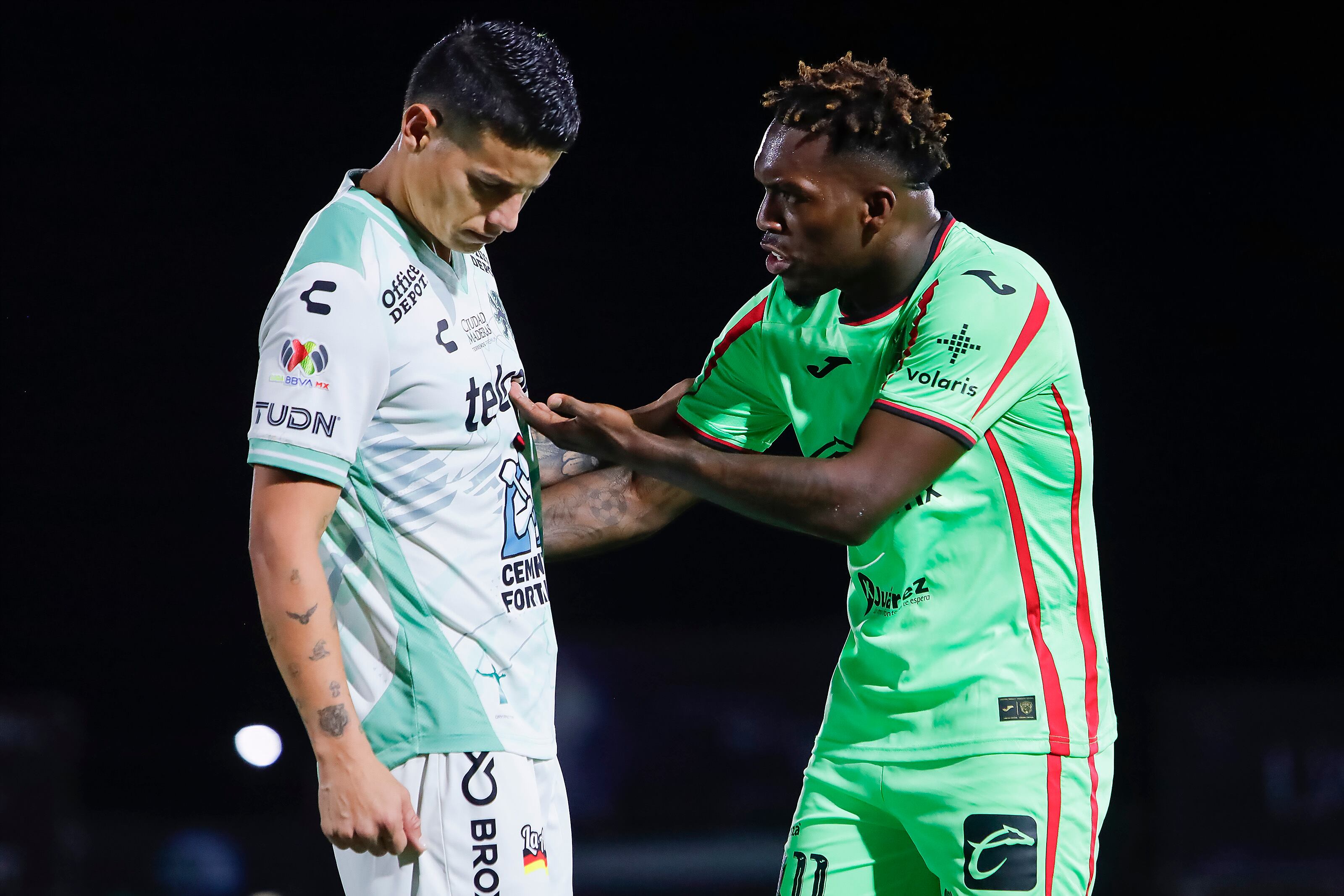 James Rodríguez y el panameño, Jose Rodríguez tuvieron más de una charla en el Juárez vs. Club León