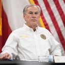 El gobernador de Texas, Greg Abbott, y varios gobernadores de Estados Unidos asisten a una sesión informativa sobre la frontera en el Departamento de Seguridad Pública de Texas en Eagle Pass, Texas, el domingo 4 de febrero de 2024.