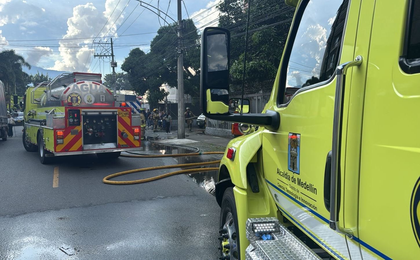 Bomberos Medellín atiende incendio en zona céntrica de la ciudad.