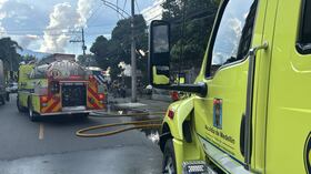 Bomberos Medellín atiende incendio en zona céntrica de la ciudad.