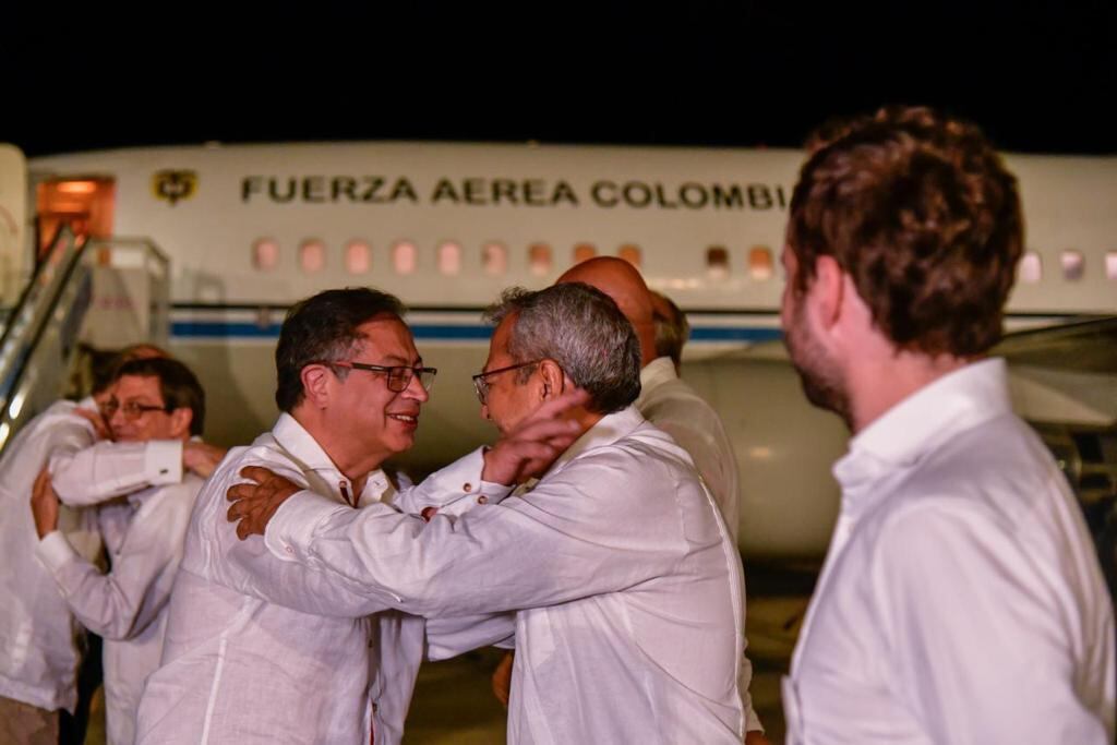 El mandatario de los colombianos llegó a La Habana para firmar el acuerdo del cese al fuego bilateral con la guerrilla del ELN. Imágenes: Presidencia de la República.