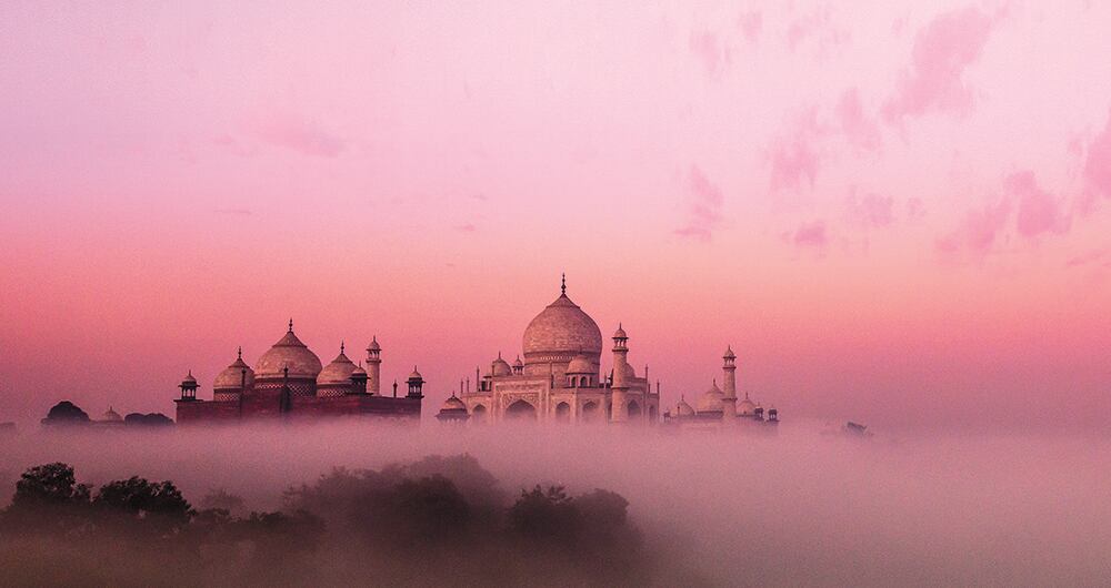 El Taj Mahal, palacio de los palacios, es una nube suspendida en el aire, entre el sueño y la realidad