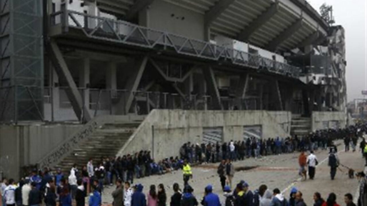 Largas filas se observan en los estadios del país, cuando se juega la final del Fútbol Colombiano.