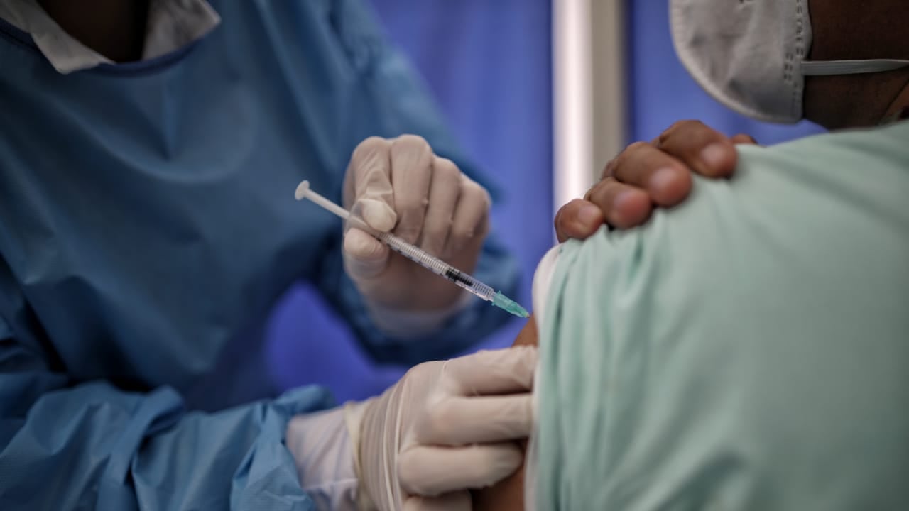 Primer día Jornada de vacunación contra Covid19 al personal medico de primera linea