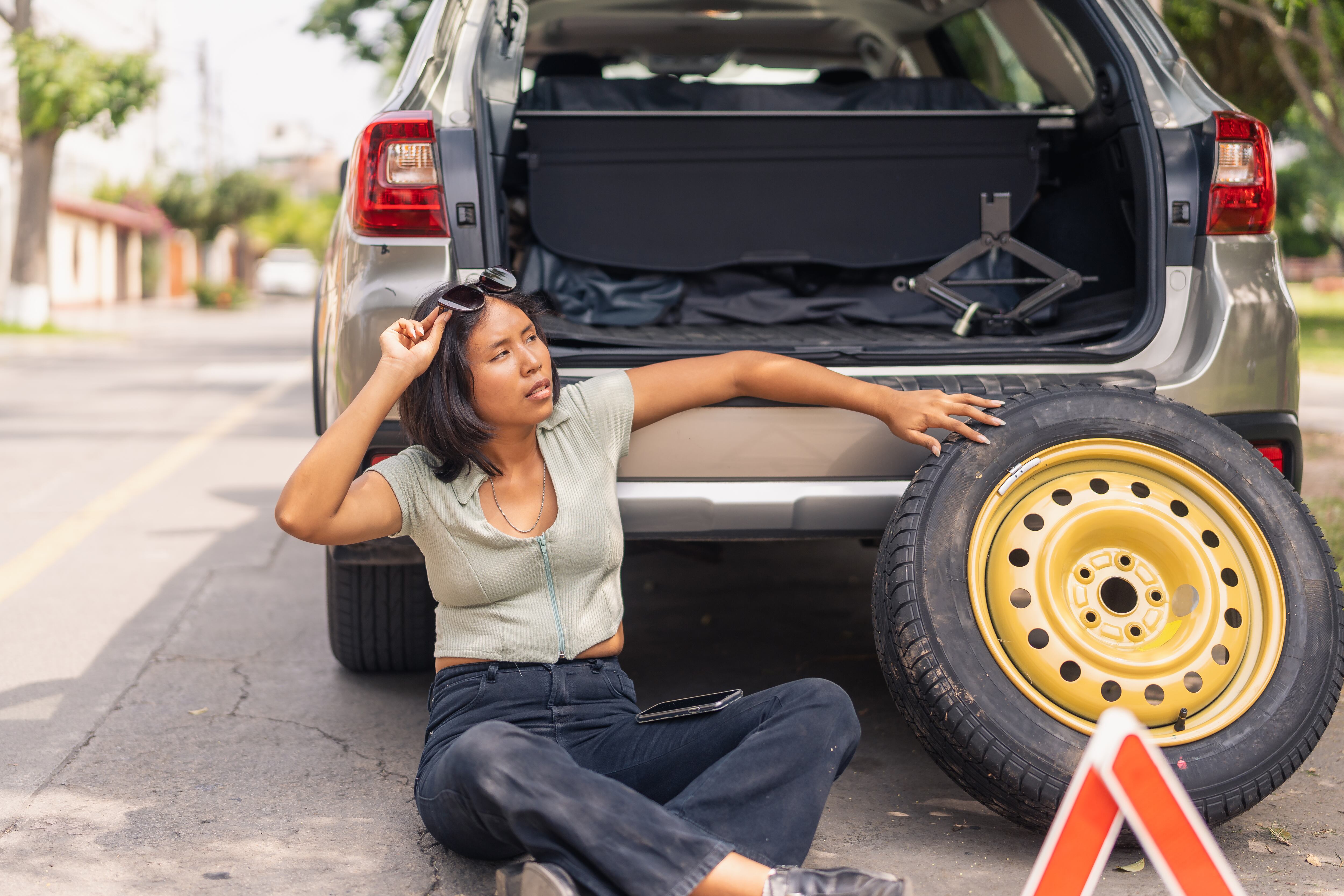 Los vehículos actuales traen otros sistemas para superar un pinchazo.
