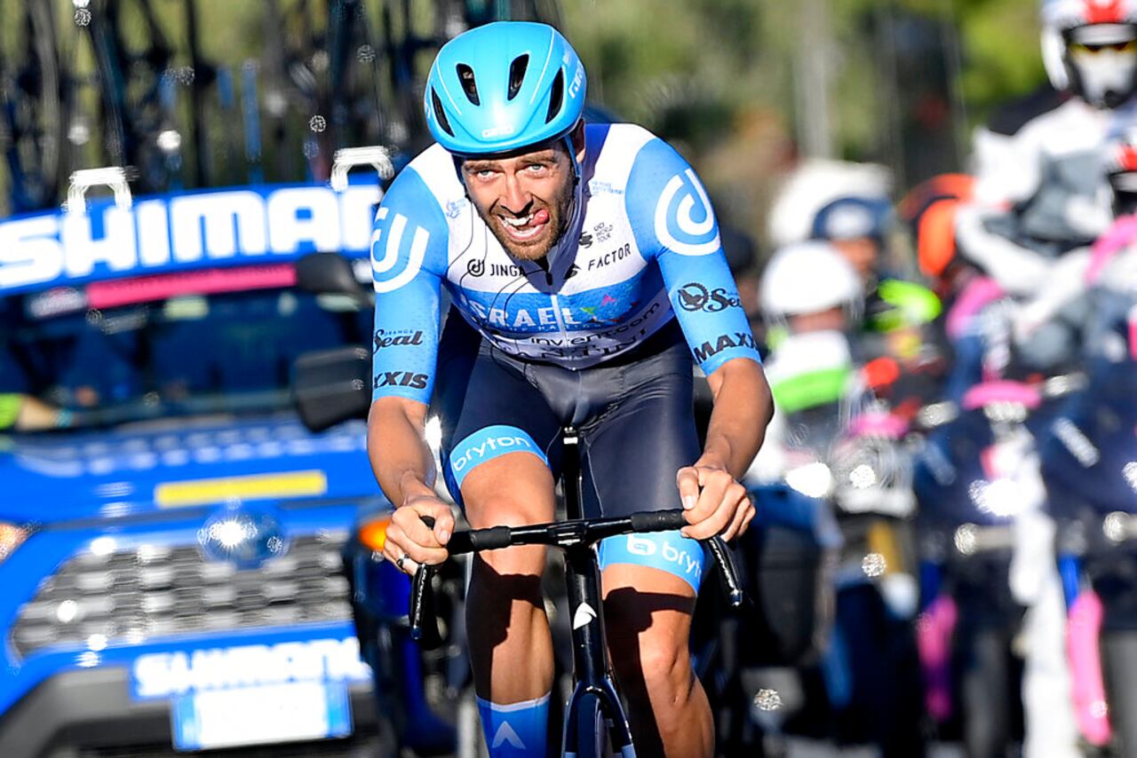 Alex Dowsett pedalea para ganar la octava etapa del Giro de Italia en Vieste, el sábado 10 de octubre de 2020. (Fabio Ferrari/LaPresse vía AP)
