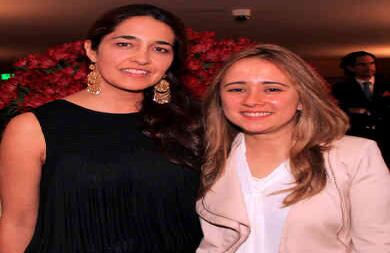 Ana González y Paula Ojeda.