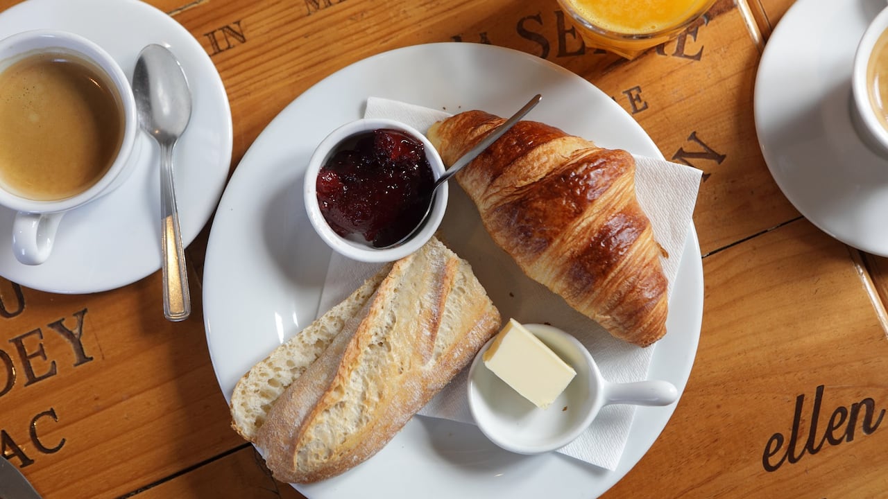 El desayuno debe ingerirse antes de las 10 de la mañana.