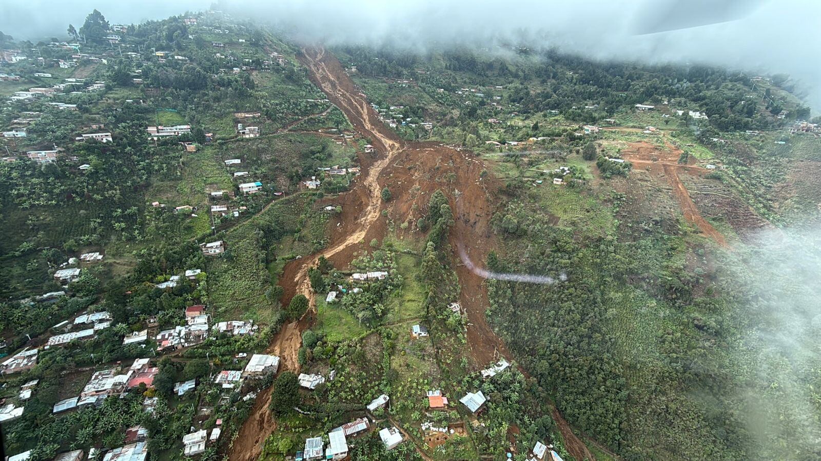 Avenida torrencial en Bello sepultó varias viviendas