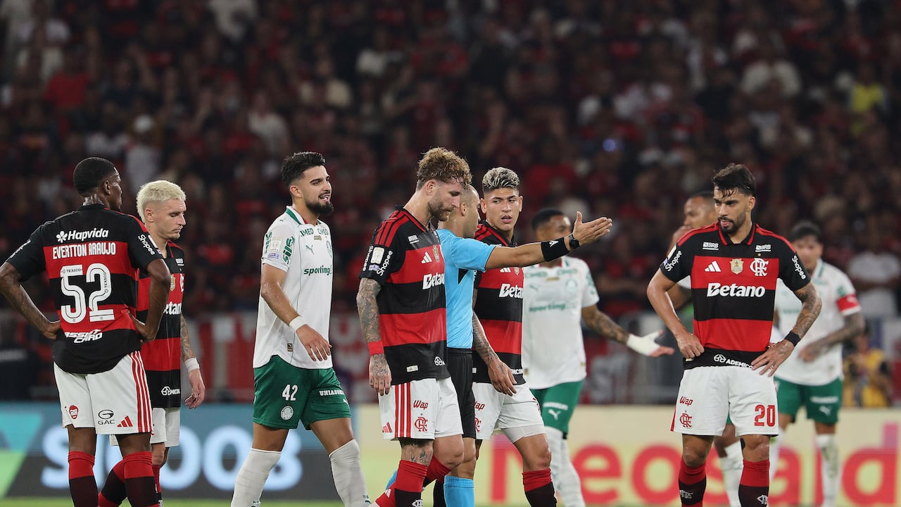 Jorge Carrascal, de Flamengo tras la expulsión vivida ante Palmeiras