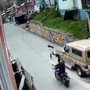 Cámara de seguridad capta el momento en que motociclista atropella a niña en el sur de Bogotá y escapa tras dejarla tendida en el suelo.