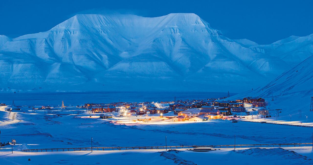 Durante cuatro meses, empezando en noviembre, no llega la luz del día al pueblo