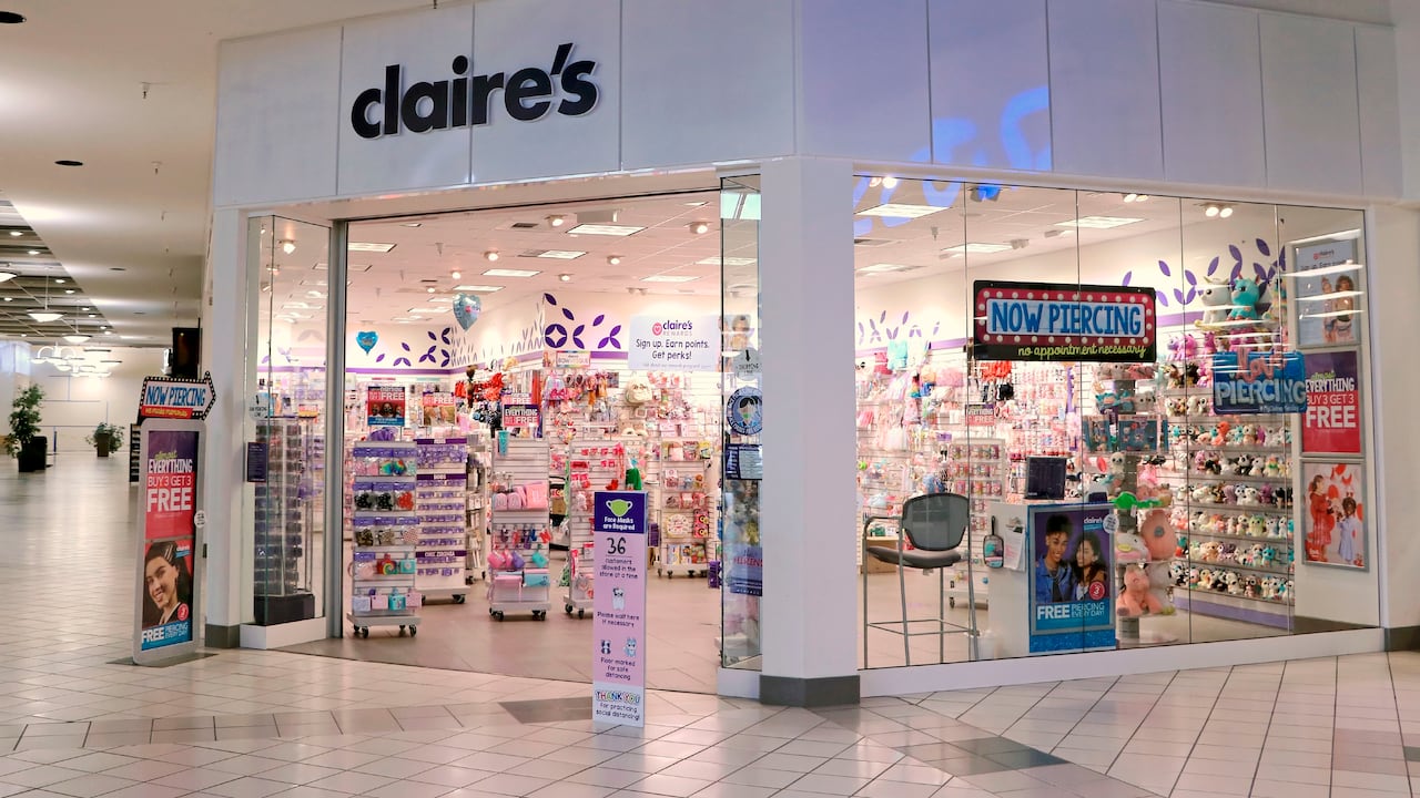 Las tiendas suelen estar en centros comerciales.