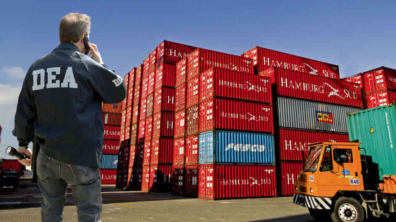 El agente lavó al menos 7 millones de dólares y ayudó a contrabandistas a ingresar mercancía ilegal al país.