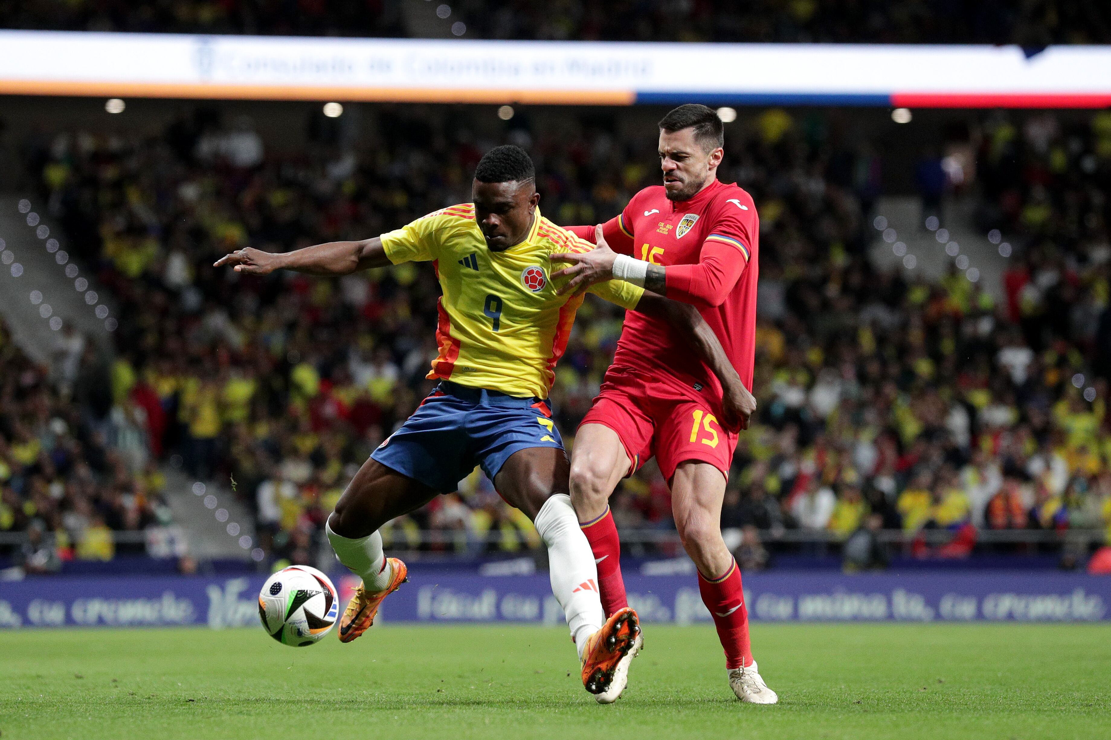 MADRID, SPAIN - MARCH 26: Jhon Cordoba of Colombia is challenged by Andrei Burca of Romania during the international friendly match between Romania and Colombia at Civitas Metropolitan Stadium on March 26, 2024 in Madrid, Spain. (Photo by Gonzalo Arroyo Moreno/Getty Images)