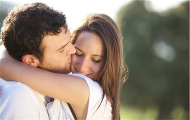 Un hombre enamorado buscará cualquier excusa para tocar a su ser amado.