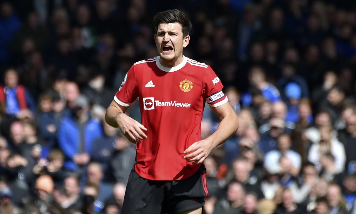 Manchester United's Harry Maguire shouts during the Premier League soccer match between Everton and Manchester United at Goodison Park, in Liverpool, England, Saturday, April 9, 2022. (AP/Rui Vieira)