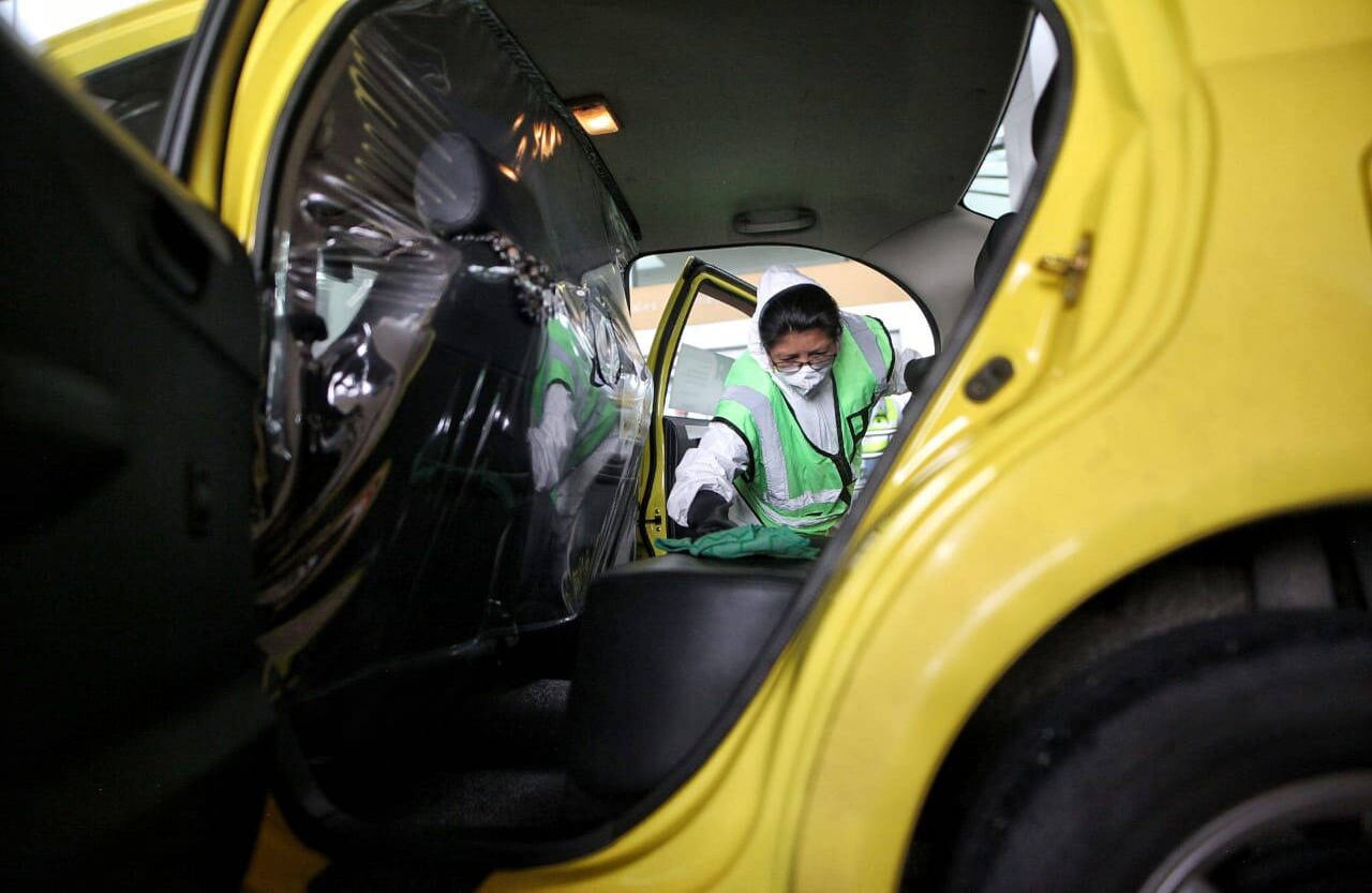 Según el Gobierno nacional, se está trabajando en la preparación de un protocolo específico para que en las principales ciudades del país puedan operar los aeropuertos en las próximas semanas, teniendo en cuenta la situación de la covid-19 que estos estén atravesando. Esteban Vega/SEMANA