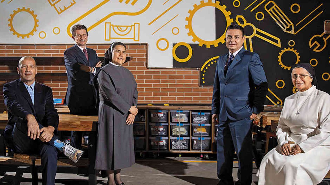 De izquierda a derecha: Jorge Eduardo Pérez, rector de Glenn Doman Escuela Precoz (Floridablanca); José Vicente Rivas, director del Aspaen Gimnasio Horizontes (Villamaría); Hermana Irma Cecilia Fuentes, rectora Hermanas Bethlemitas (Palmira); Hernán Alberto Jaramillo, rector del José María Berrío (Sabaneta), y Hermana María Virginia González Peña, rectora de la Presentación Santa Teresa (Cúcuta).