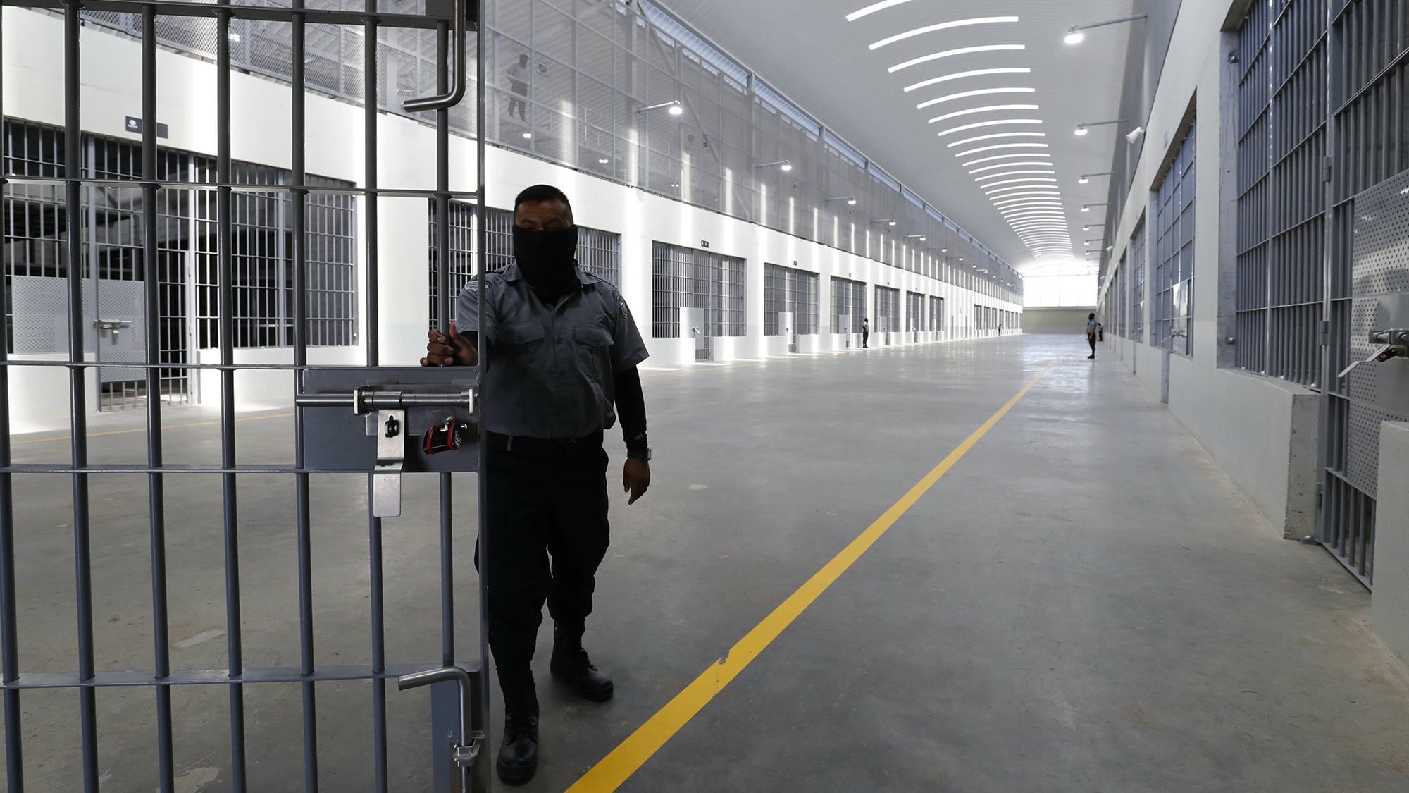 Centro de Confinamiento del Terrorismo" (CECOT)