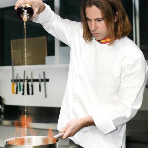 El joven trabajaba en dos restaurantes de Madrid, España y tenía una prometedora carrera como chef.