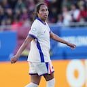Mayra Ramírez, colombiana al servicio del Chelsea, sufrió goleada ante Barcelona.