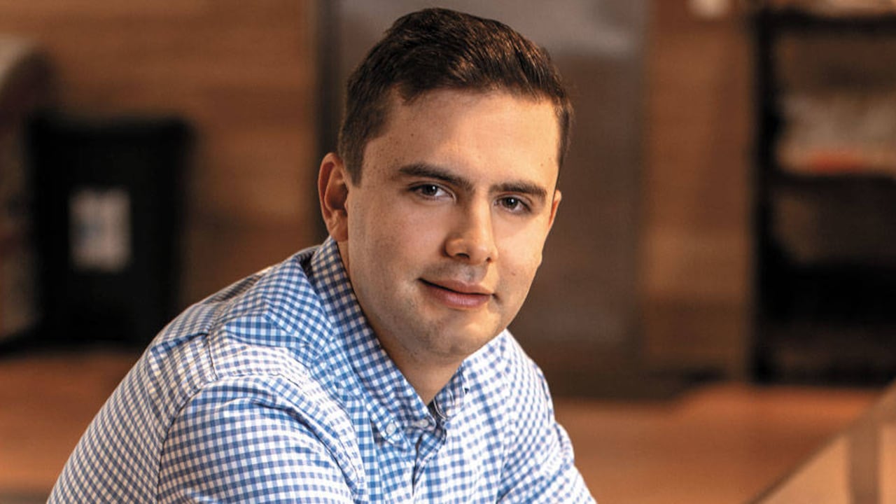 Felipe Cardozo, gerente de Hipermar Fish. Según Felipe Cardozo, parte del atún que se vende en la tienda es tinturado con remolacha para mejorar el aspecto.