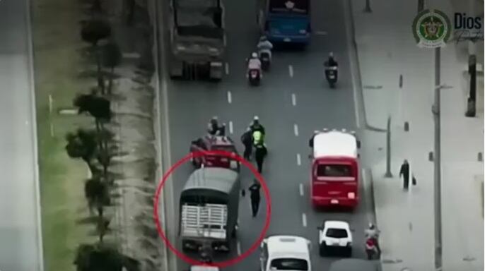 Policía intercepta camión con cargamento de marihuana gracias a un dron.