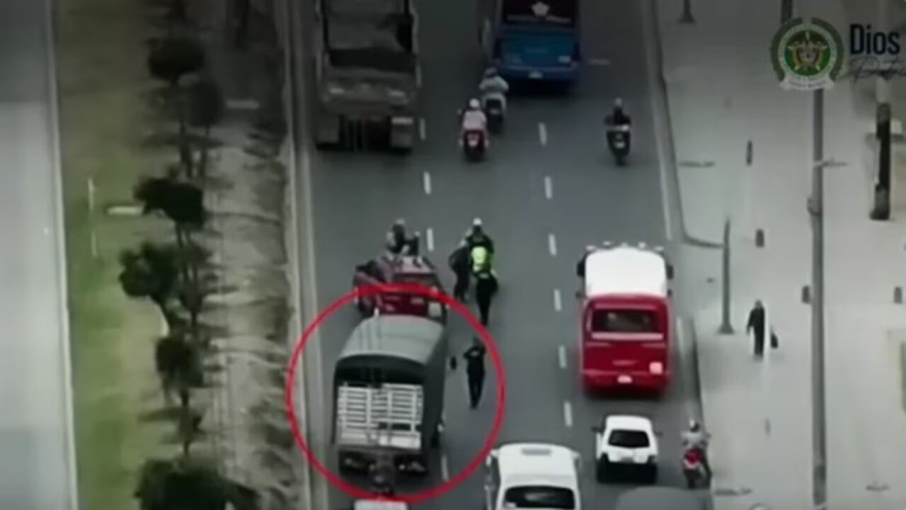 Policía intercepta camión con cargamento de marihuana gracias a un dron.