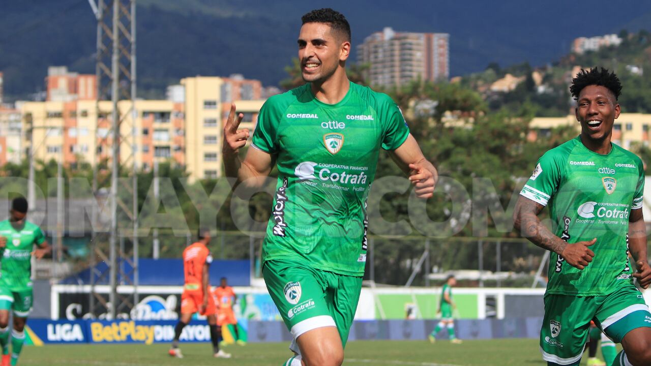 Pablo Sabbag abrió el marcador en el Polideportivo Sur con un potente cobro de penal