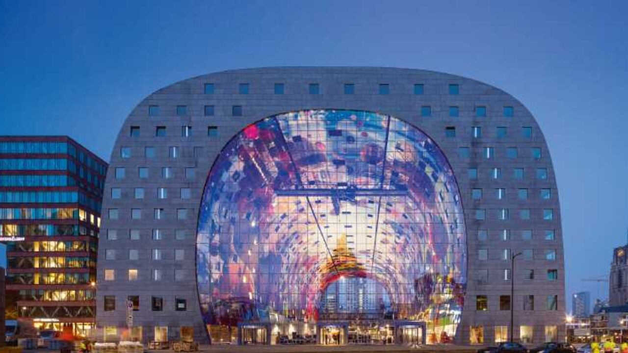 El 'Markthal' fue estrenado en 2014 y diseñado por la firma MVRDV, los encargados del pabellón de Holanda en la FILBo 2016. Foto: Daria Scagliola / Stiju Brakkee / MVRDV