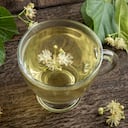 Infusión de hamamelis para mejorar la circulación sanguínea.