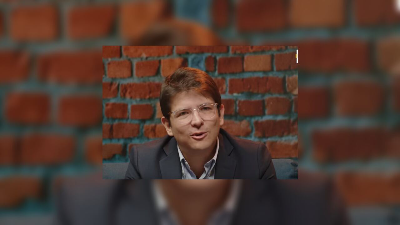 Foto tomada del video en Youtube de la cuenta 'Parlando Con Pacho Alerta', del periodista Francisco Romero cuando entrevistó a Miguel Uribe Turbay