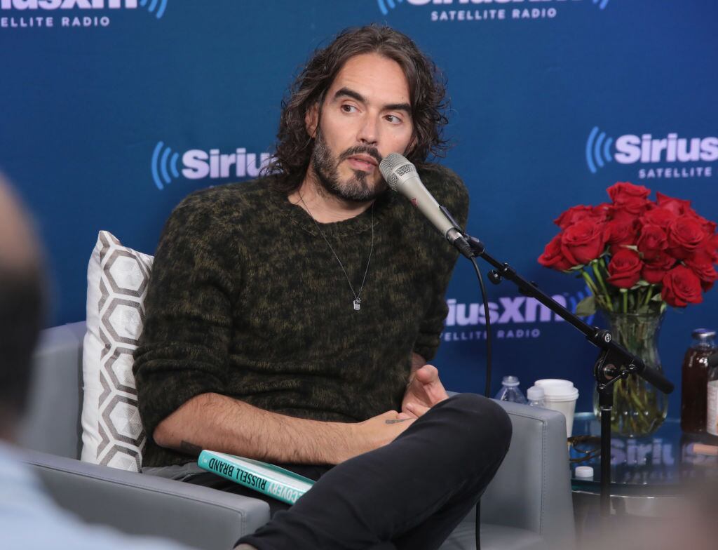 NEW YORK, NY - OCTOBER 04:  SiriusXM host Jenny McCarthy sits down with Russell Brand for a Town Hall at SiriusXM Studios on October 4, 2017 in New York City.  (Photo by Cindy Ord/Getty Images)