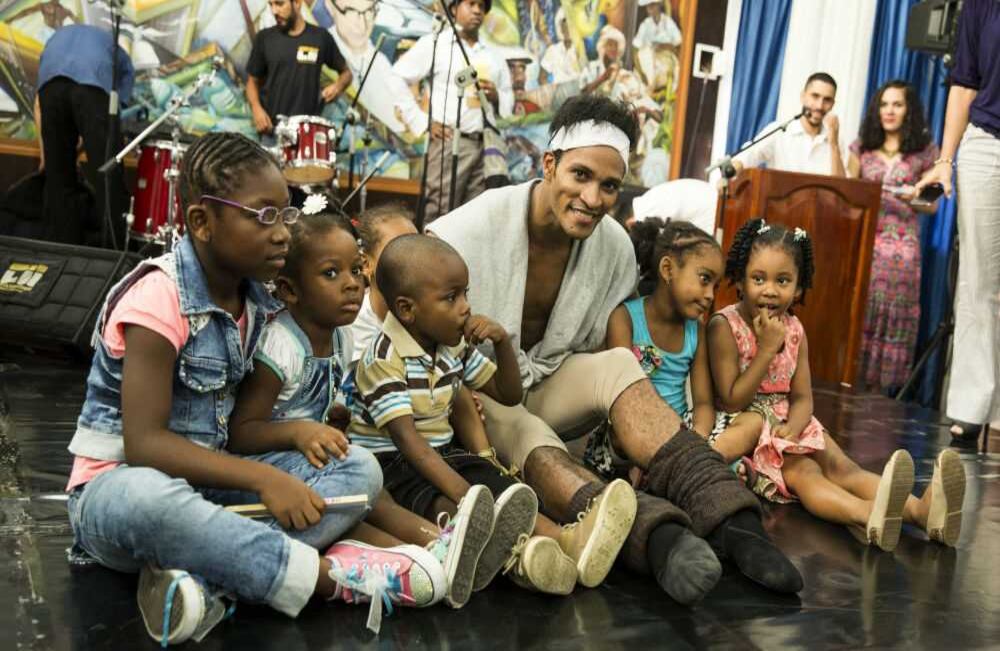 Luego del show, Montaño compartió con los más jóvenes de Buenaventura y respondió preguntas a los universitarios. Foto: David Amado / SEMANA.