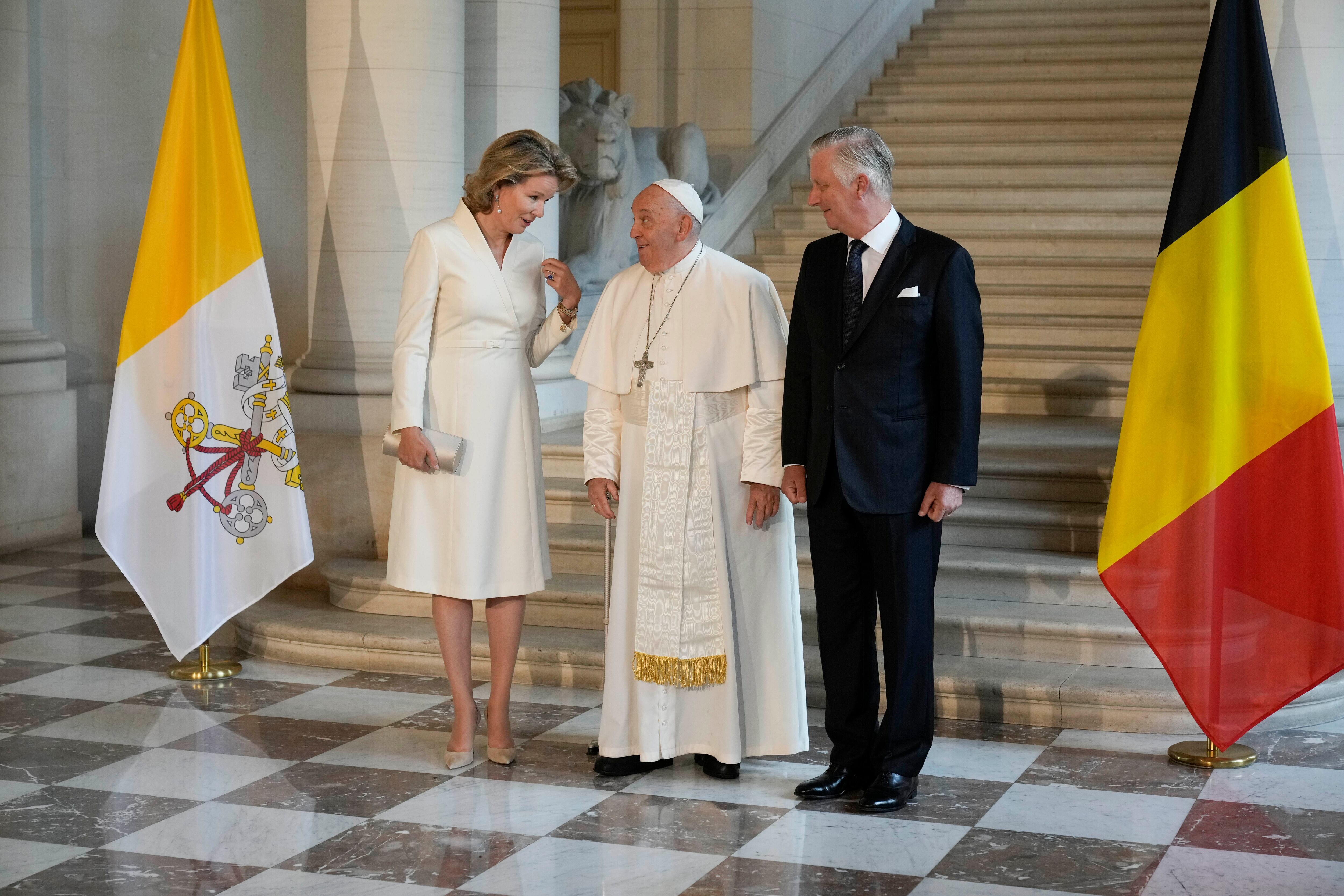 El papa Francisco se reunió con el rey Felipe de Bélgica y la reina Matilde en el Castillo de Laeken, el 27 de febrero de 2024, en Bruselas. (AP Foto/Andrew Medichini)