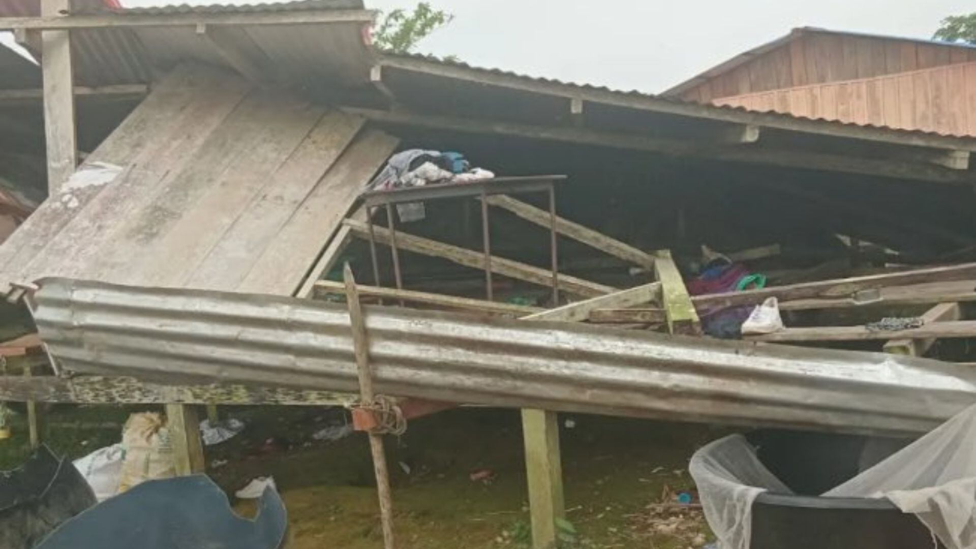 Las imágenes registran los efectos del sismo en una comunidad Wounaan ubicada en el Bajo San Juan, entre Chocó y Valle del Cauca.