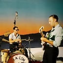 Integrado por el guitarrista Zac Sokolow, el bajista Jake Faulkner y el baterista Nicholas Baker, el grupo LA LOM construye su repertorio a partir de la circulación de músicas latinoamericanas.